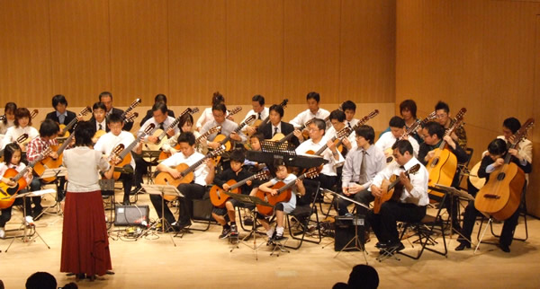 【新堀ギター音楽院　金山教室】