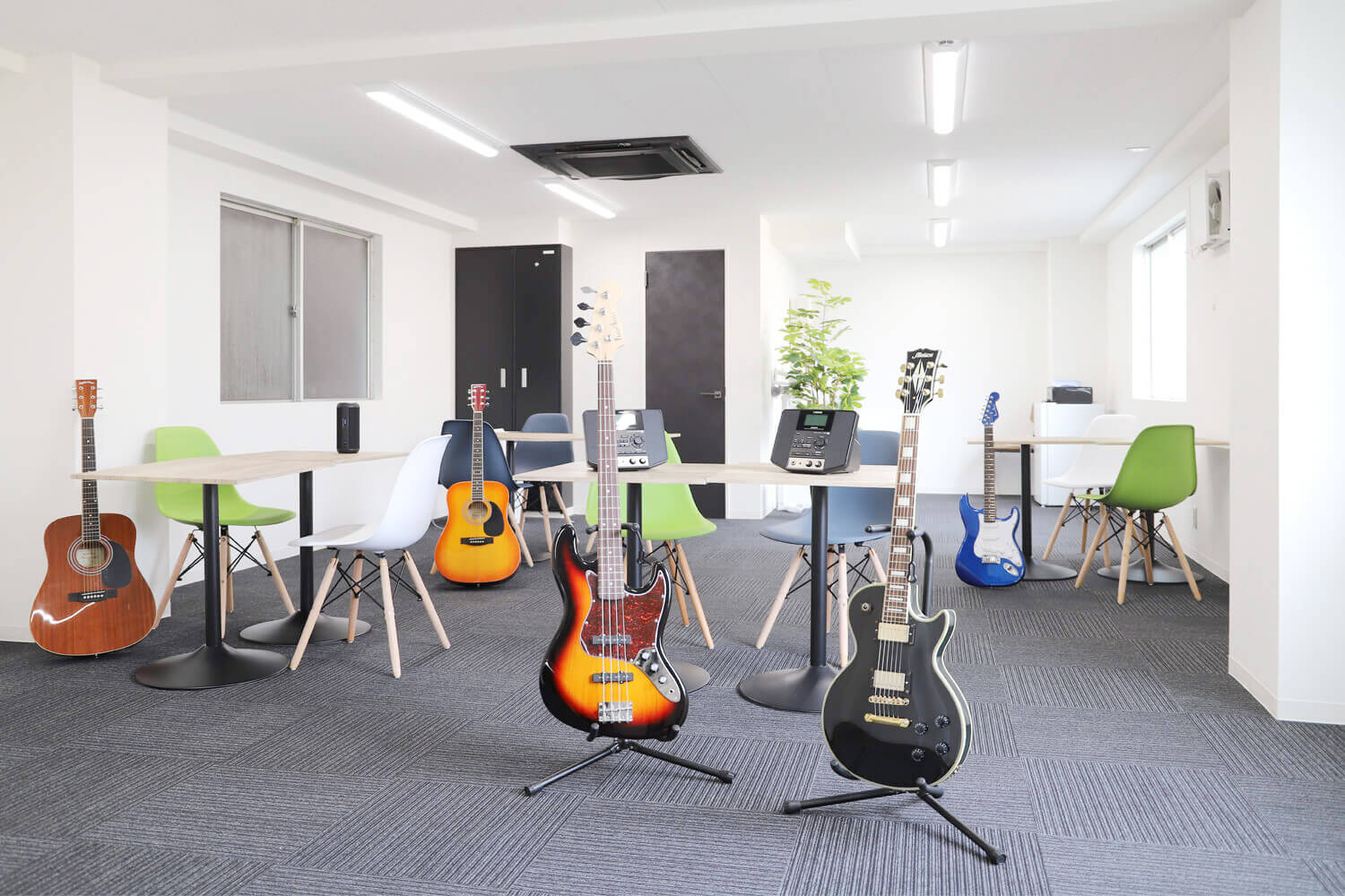 MUZYX池袋店の内観1
