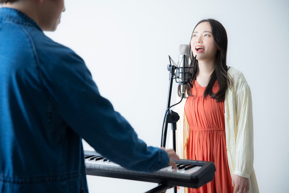 左を向いて発声練習